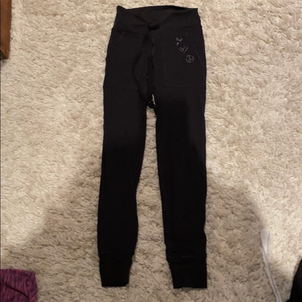 Black leggings with pockets